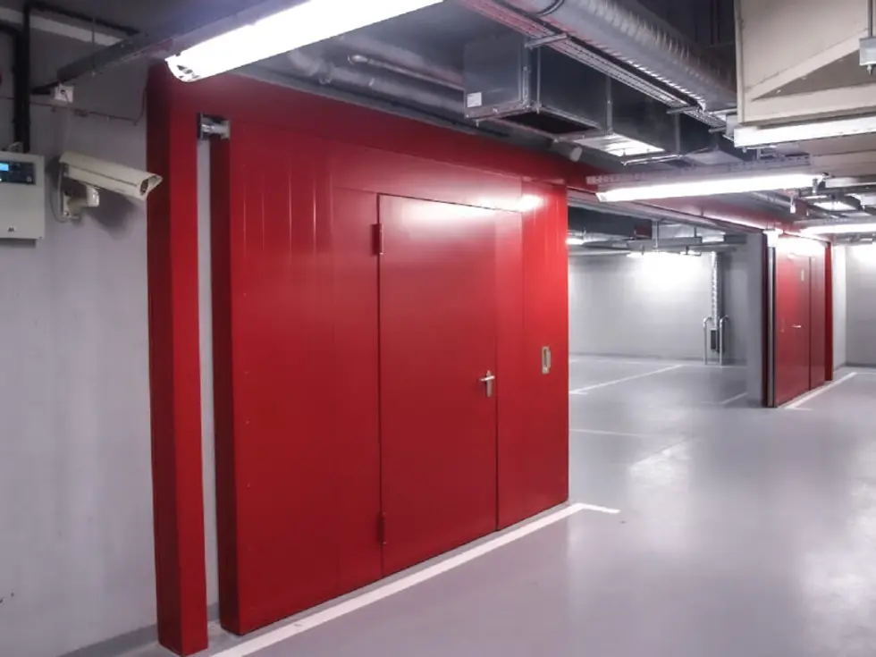 Kotai brandskjutport monterad i garage
